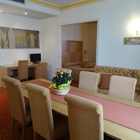 Hotell Roma 3*