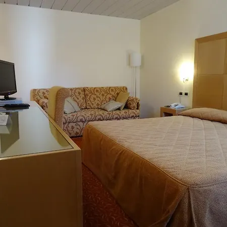 Roma Hotel 3*
